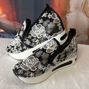 Elegant Floral Slip-On Sneakers